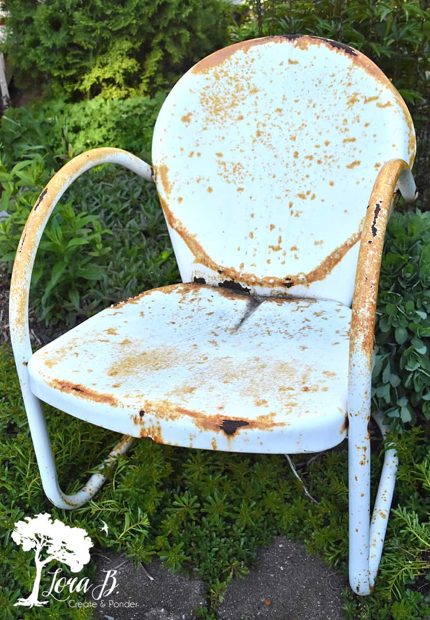 White rusty metal lawn chair