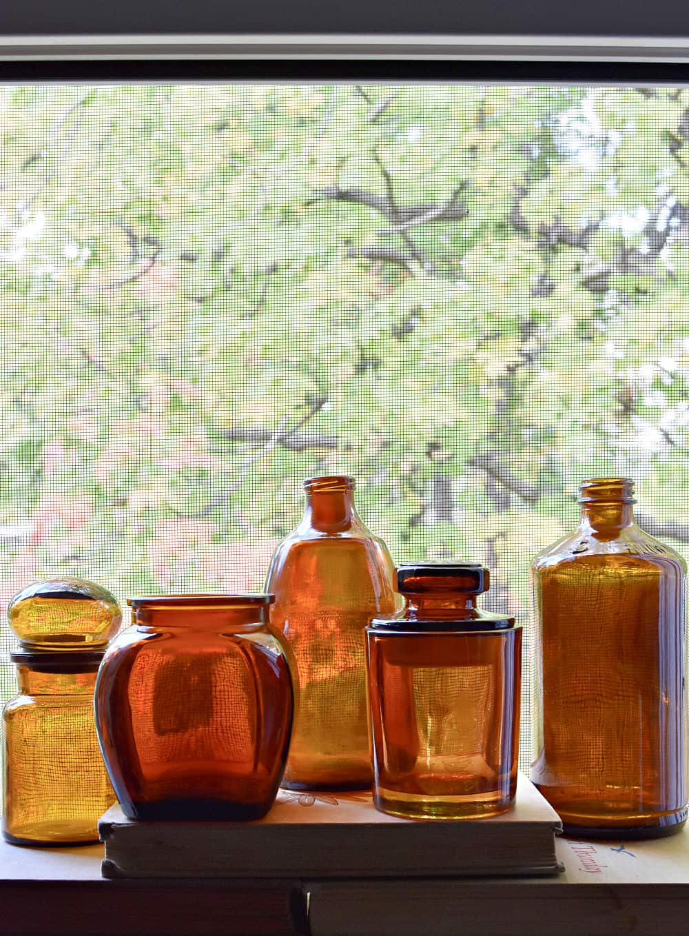 13+ Beautiful Ways to Decorate with Amber Glass - Lora Bloomquist ...