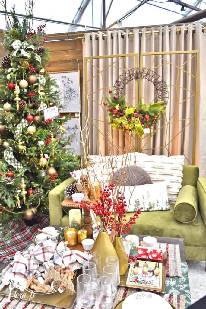 9 Christmas Decoration Ideas: How to Dress Up Your Backyard for Xmas - Jay  Fencing
