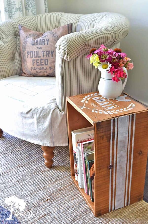 17 Easy and Fun Ways to Decorate with Vintage Wooden Crates Lora