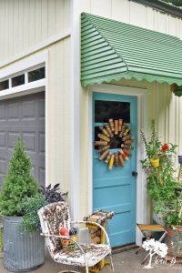 croquet-themed outdoor decor