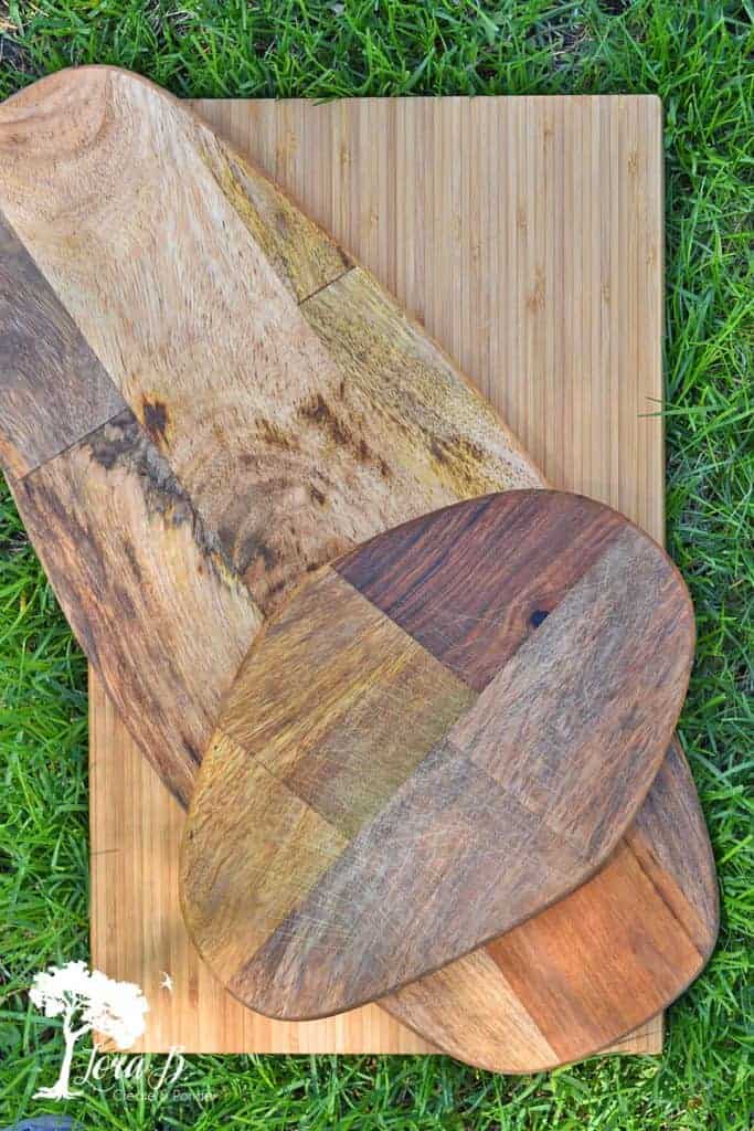 What are the Different Uses for Wood vs. Plastic Cutting Boards