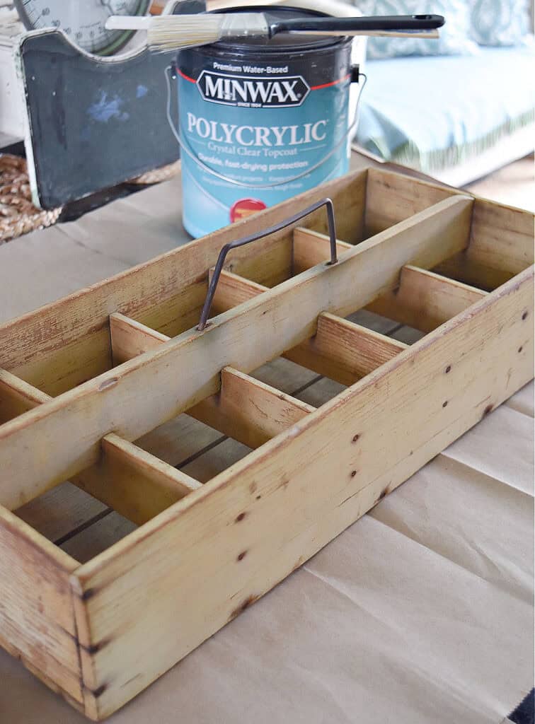 Divided wooden caddy, vintage.