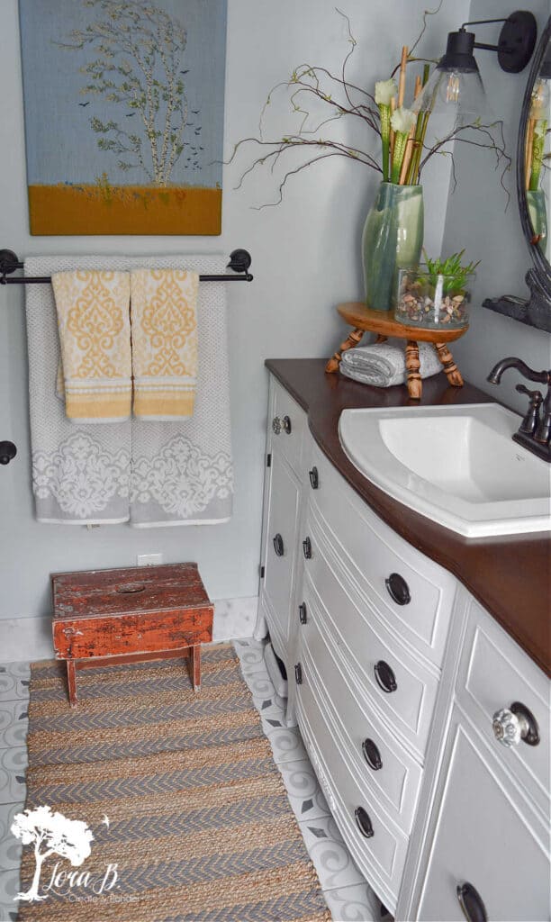 Eclectic decorated bathroom
