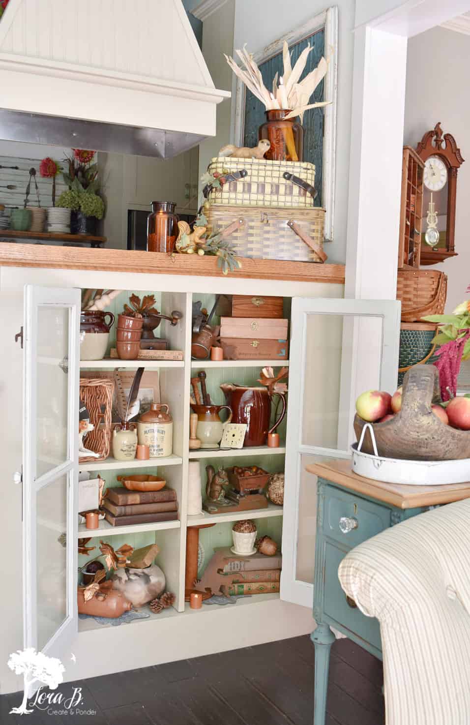 Cozy Fall Home Tour with Vintage Farmhouse Style - Lora Bloomquist ...