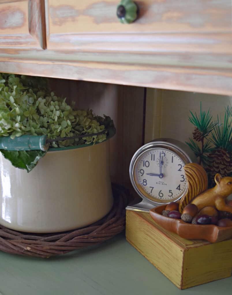 Art decor Big Ben vintage clock in Fall display.