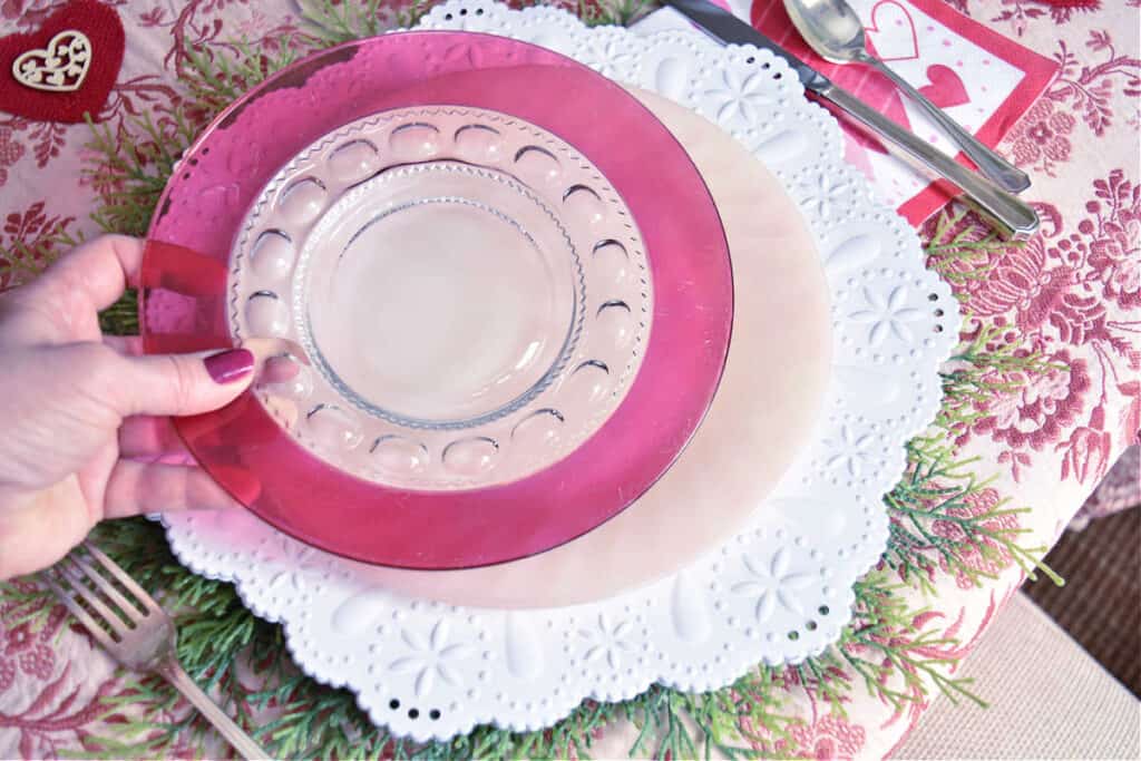 How to set a vintage Valentine's table
