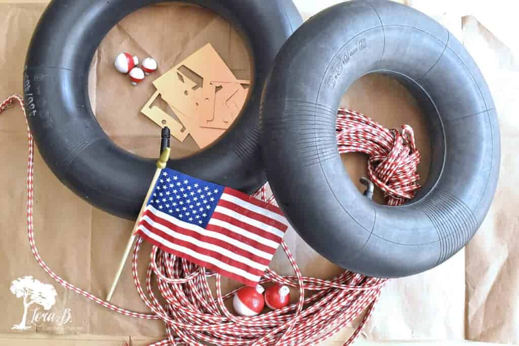 A tire's inner tube gets upcycled to make this fun DIY lake-themed Patriotic wreath.