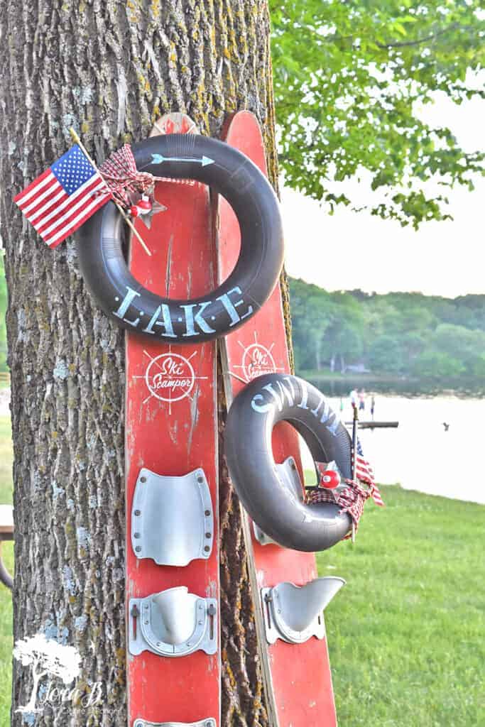 A tire's inner tube gets upcycled to make this fun DIY lake-themed Patriotic wreath.