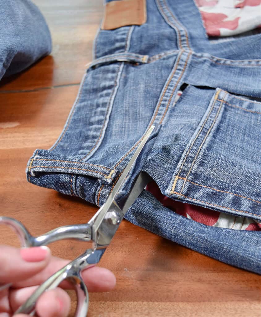 Cutting jeans for jean pocket garland.