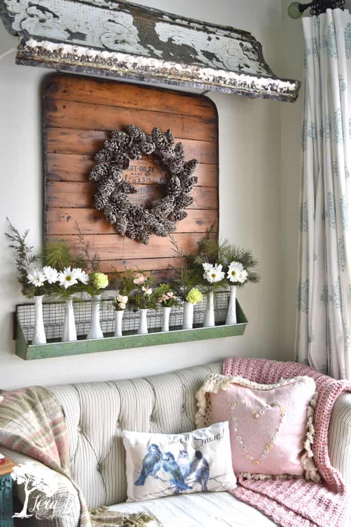 Milkglass vases all in a row with flowers