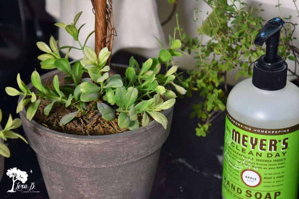 How to Clean Artificial Plants