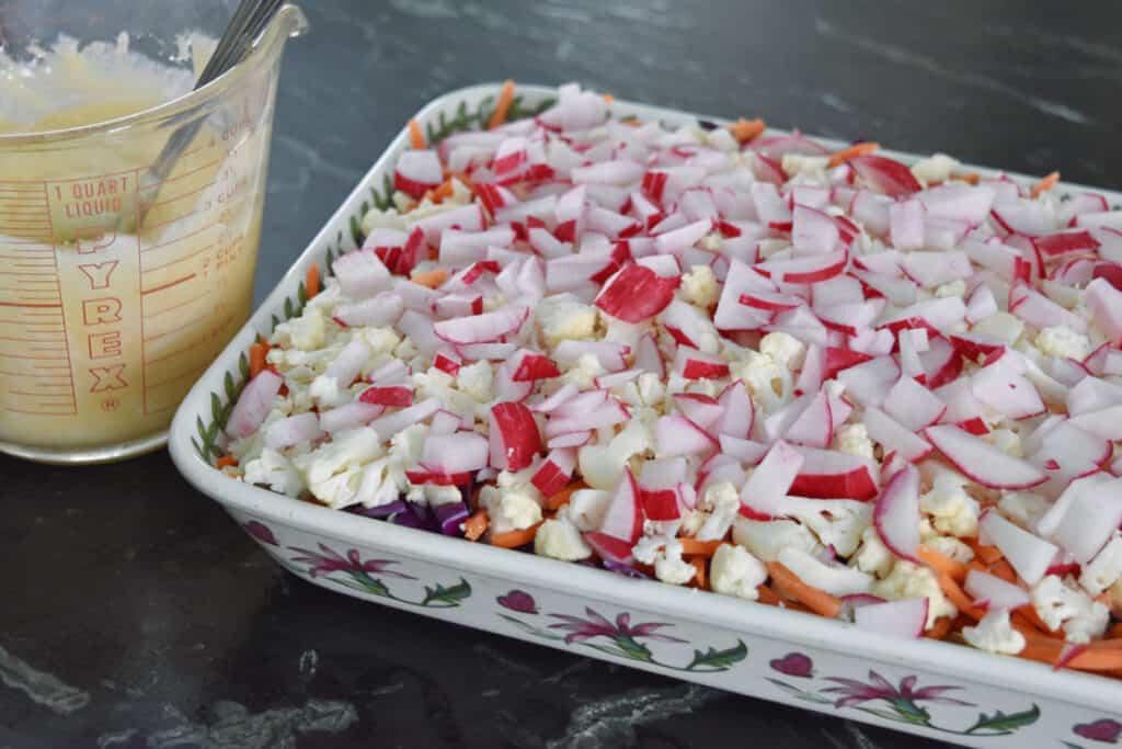 Crunchy salad in pan