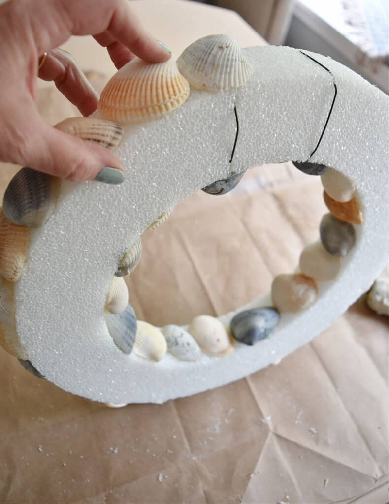 How to Make a Seashell Wreath - FeltMagnet