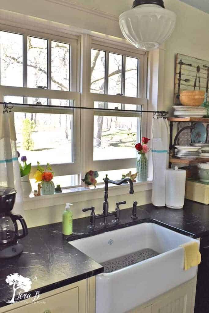 vintage farmhouse kitchen decor