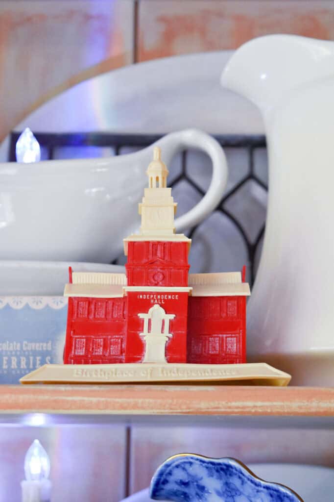 Vintage Plastic Independence Hall souvenir.