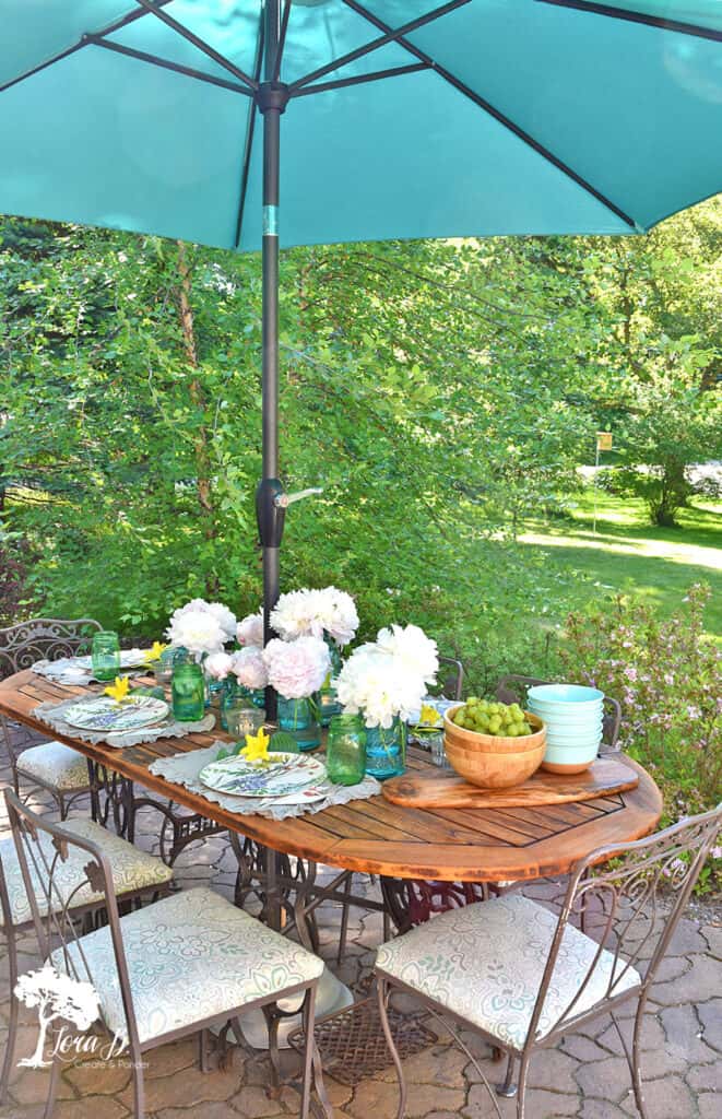 Summer table setting