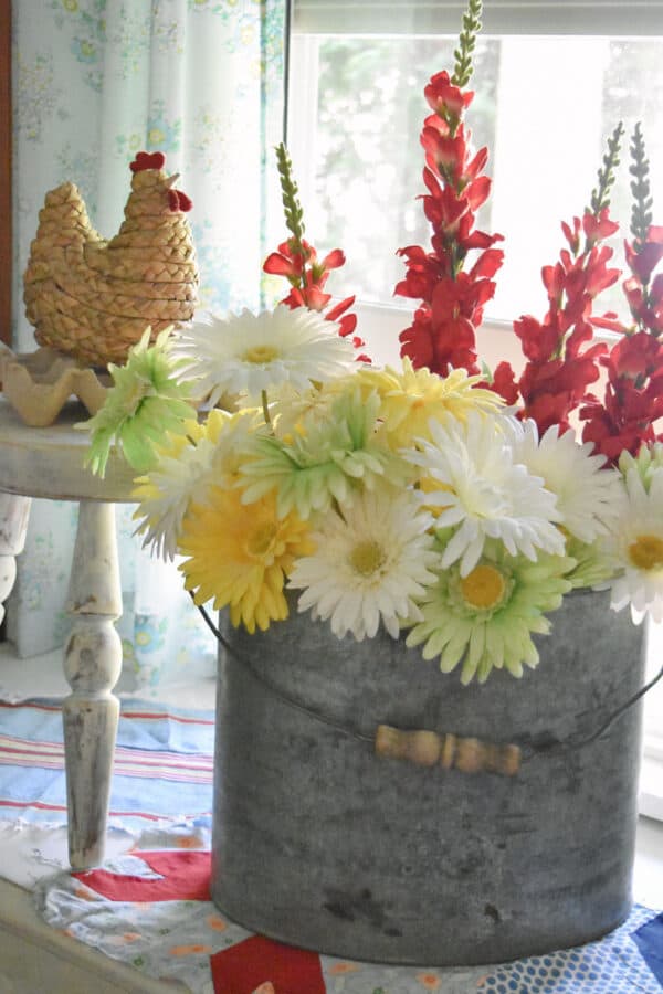 Nostalgic Summer Kitchen Decor with a Vintage Fruit Theme - Lora ...