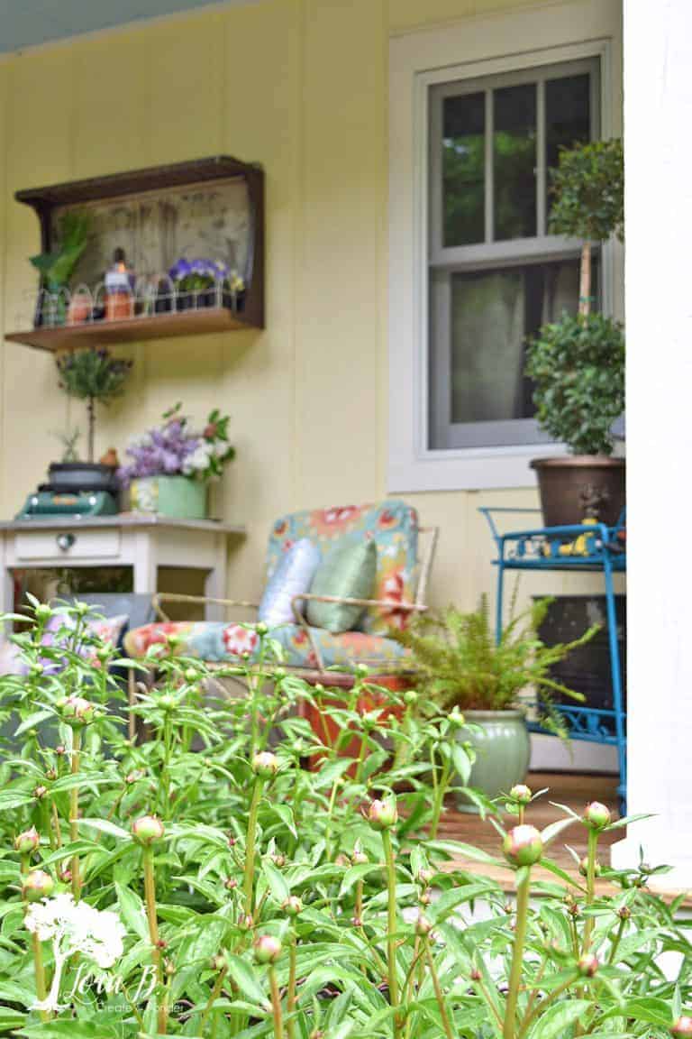 Decorating the Summer Porch with Refreshed Vintage Finds - Lora ...