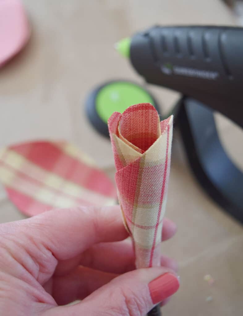 DIY pink plaid fabric tulip.
