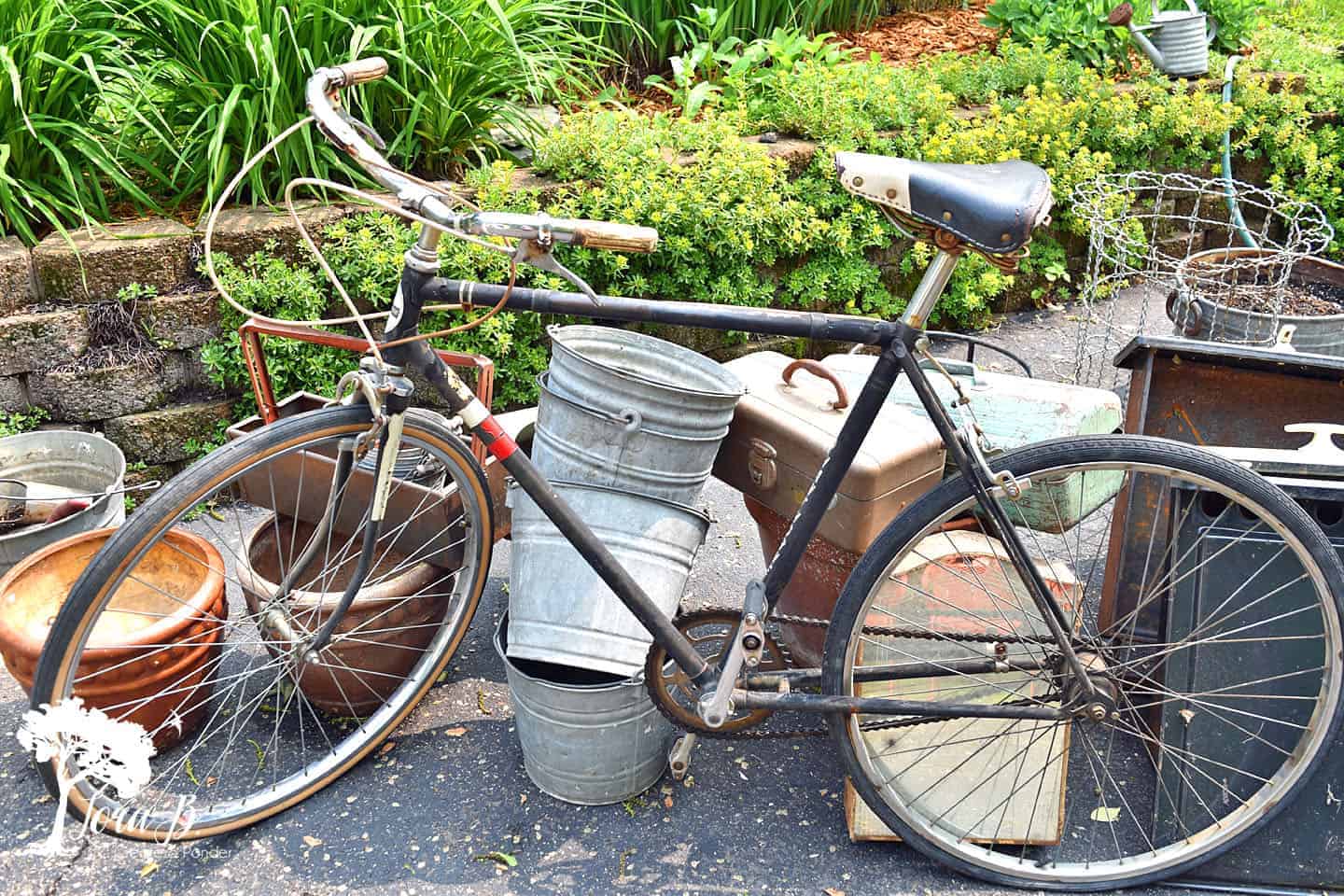 how to decorate a vintage bike