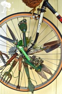 how to decorate a vintage bike