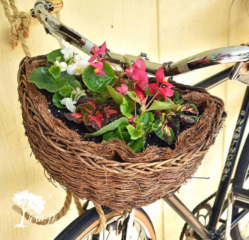 how to decorate a vintage bike