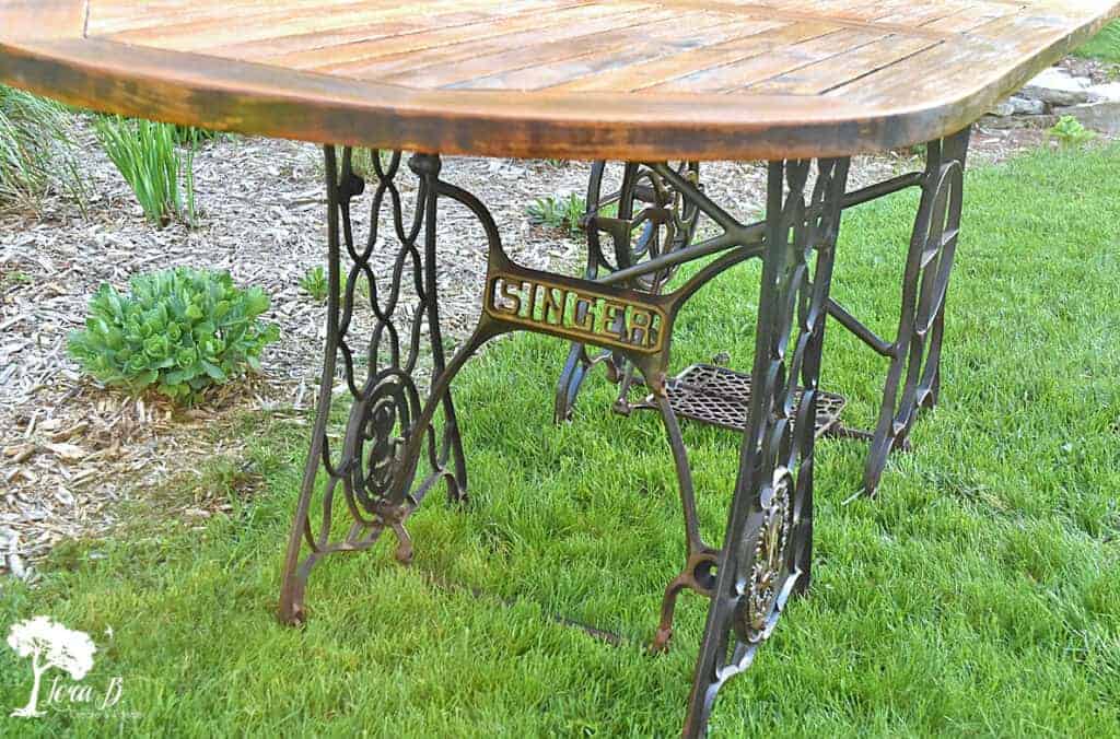 Fun Ways to Use Vintage Finds in your Outdoor Decorating - Lora